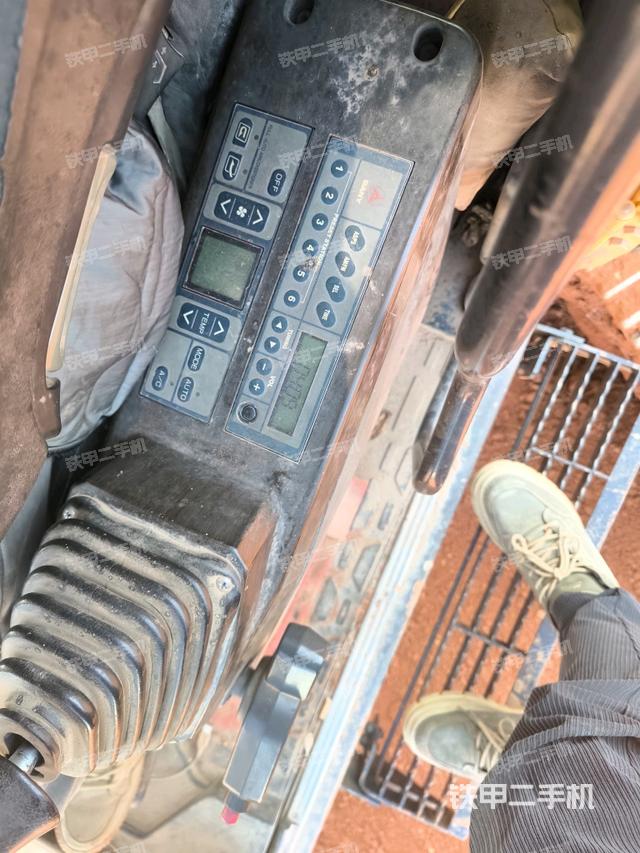 座椅右側(cè)控制臺(tái)/鑰匙門/油門/含右手柄（駕駛室部分）