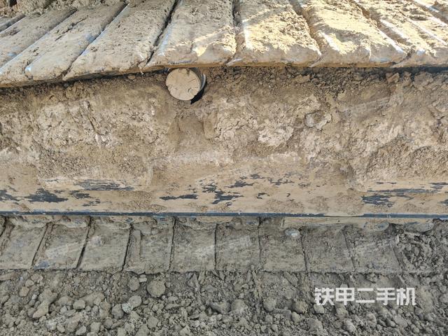 右側(cè)履帶整體(行走機(jī)構(gòu)) 右側(cè)履帶整體(行走機(jī)構(gòu))