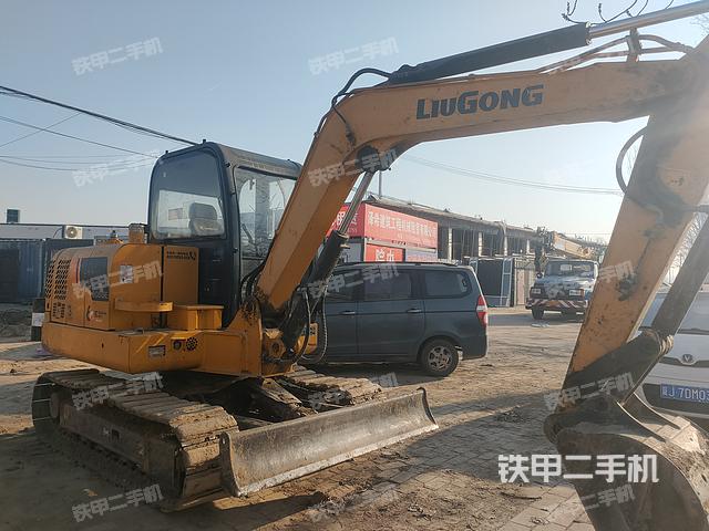 驾驶室顶部（整机外观）