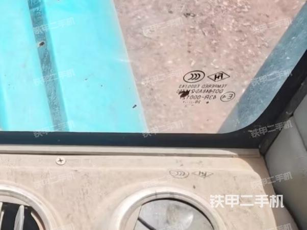 后窗玻璃角標（駕駛室部分）