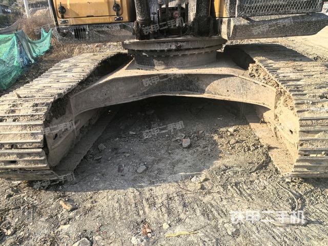 轉盤和下車架正前(工作和回轉裝置) 轉盤和下車架正前(工作和回轉裝置)