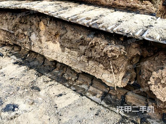 右側(cè)履帶整體?（行走機(jī)構(gòu)）