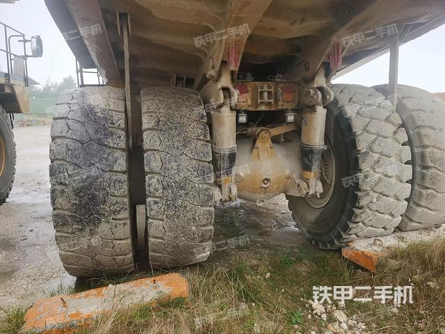 左引導輪 /左前輪(行走機構) 左引導輪 /左前輪(行走機構)