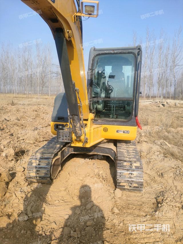 轉(zhuǎn)盤和下車架正前（工作和回轉(zhuǎn)裝置）