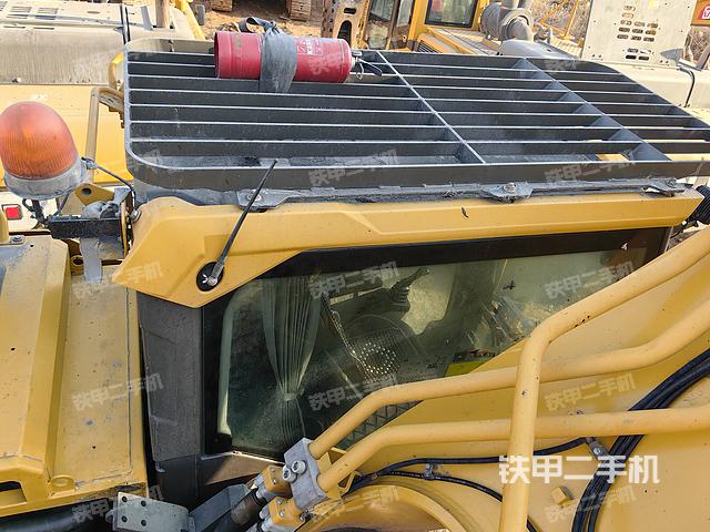 驾驶室顶部（整机外观）