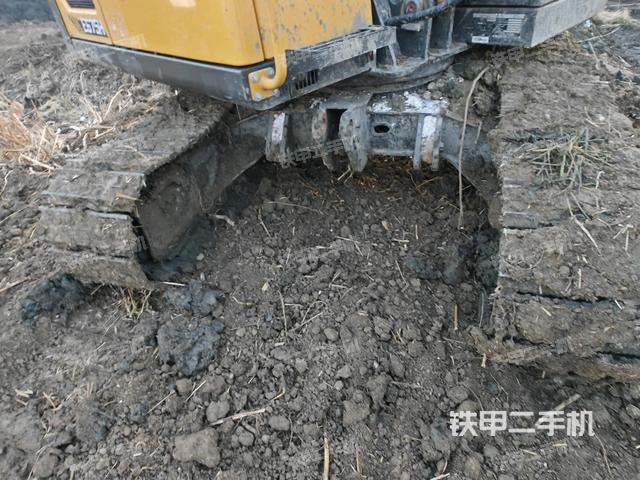 轉(zhuǎn)盤和下車架正前（工作和回轉(zhuǎn)裝置）