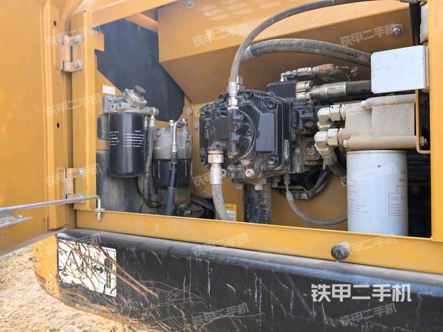 液壓泵艙室正面整體(整機(jī)外觀) 液壓泵艙室正面整體(整機(jī)外觀)