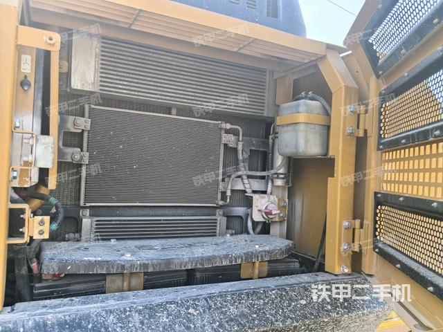 散熱器正面(大件艙室) 散熱器正面(大件艙室)