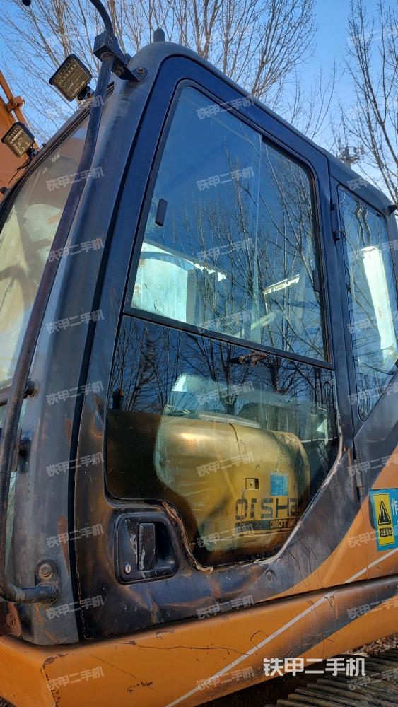 駕駛室頂部（整機外觀）