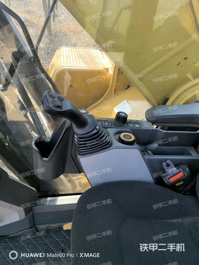 右側玻璃角標（駕駛室部分）