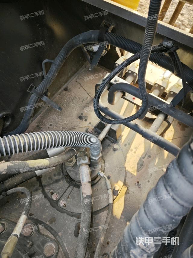 中央回轉(zhuǎn)接頭特寫（上車部件）