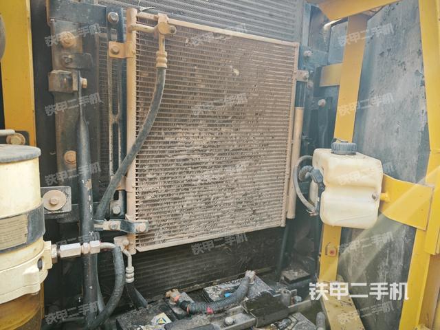 散熱器正面(大件艙室) 散熱器正面(大件艙室)