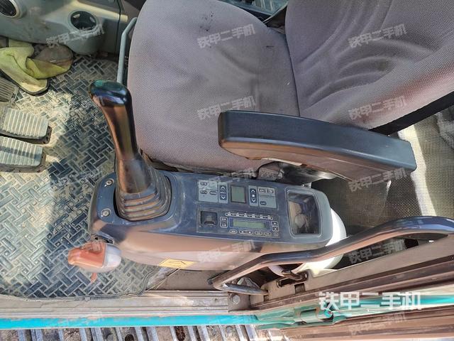 座椅左側控制臺/音響/含左手柄（駕駛室部分）