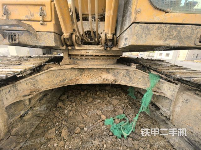 轉(zhuǎn)盤和下車架正前(工作和回轉(zhuǎn)裝置) 轉(zhuǎn)盤和下車架正前(工作和回轉(zhuǎn)裝置)