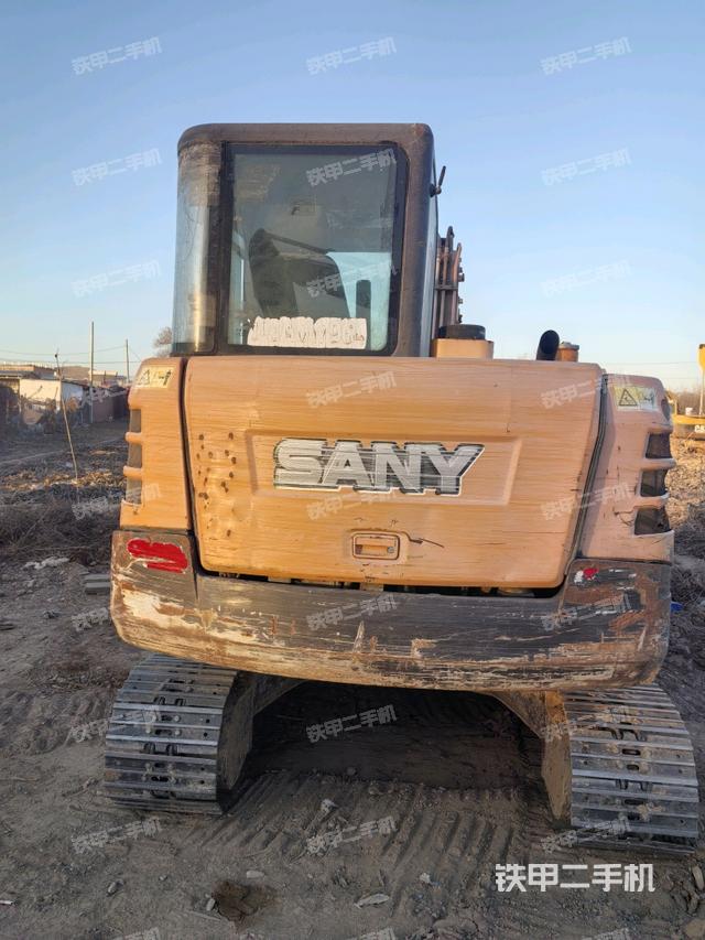 駕駛室頂部（整機外觀）