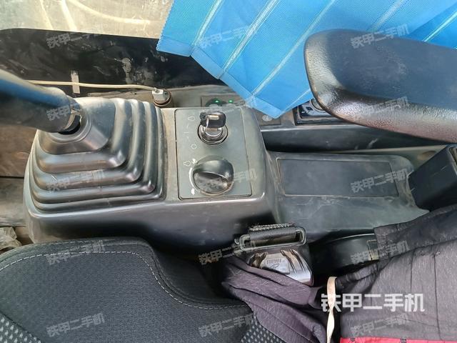 座椅右側控制臺/鑰匙門/油門/含右手柄（駕駛室部分）