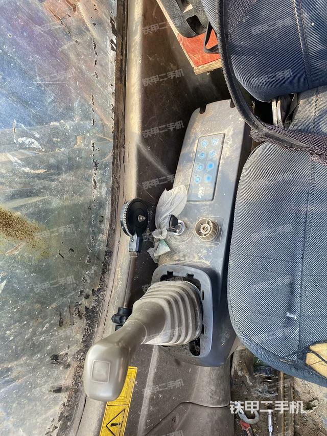 座椅右側(cè)控制臺/鑰匙門/油門/含右手柄（駕駛室部分）