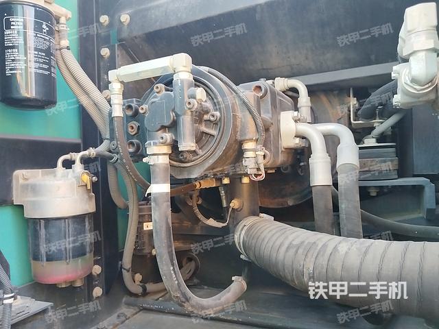 液壓泵艙室正面整體（整機(jī)外觀）