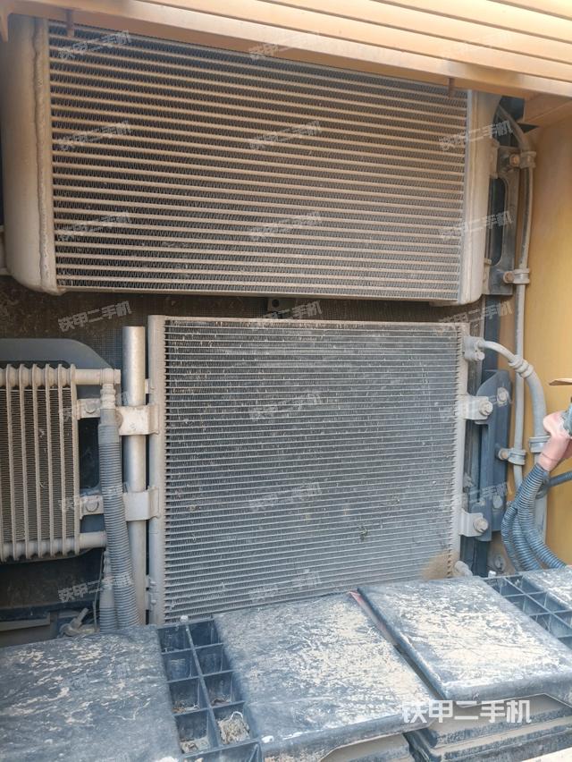 散熱器正面(大件艙室) 散熱器正面(大件艙室)