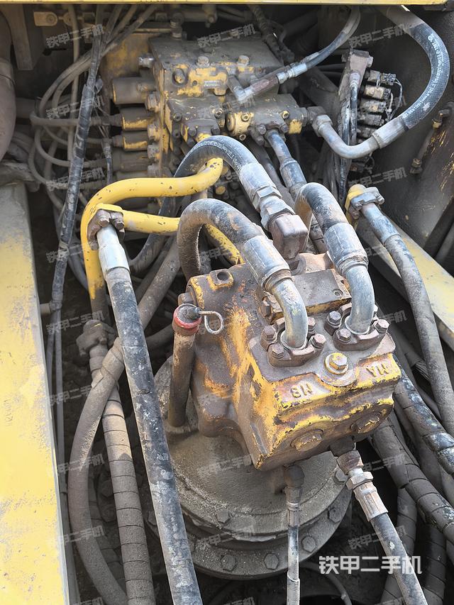 回转马达和主控阀（整机外观）