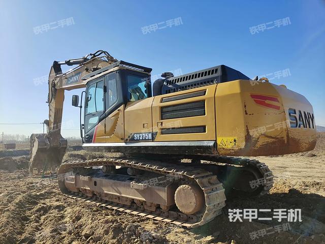 駕駛室頂部(整機(jī)外觀) 駕駛室頂部(整機(jī)外觀)