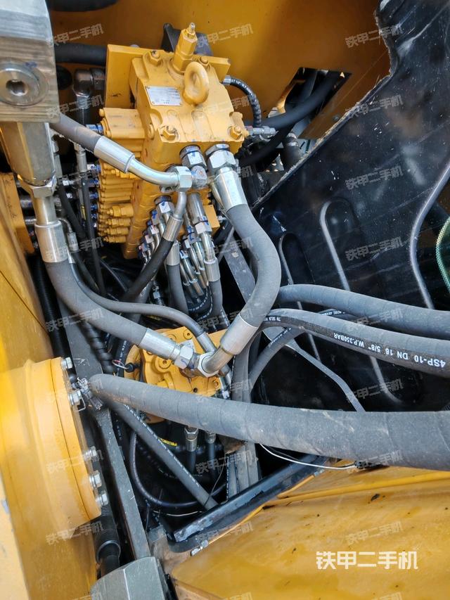 回轉(zhuǎn)馬達和主控閥（整機外觀）