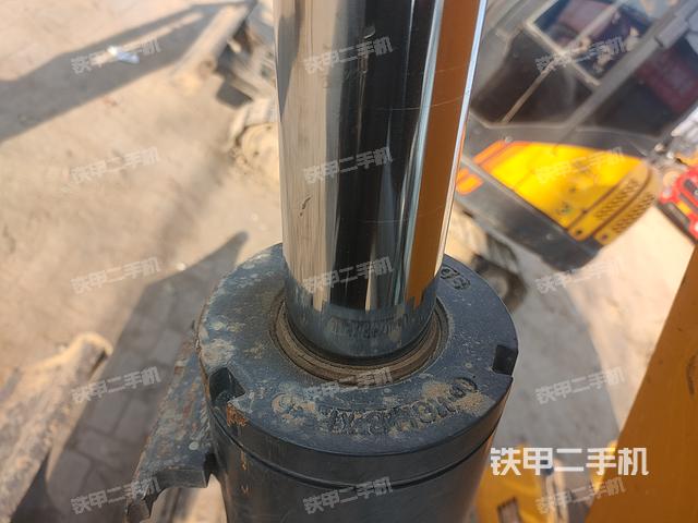 回转马达和主控阀（整机外观）