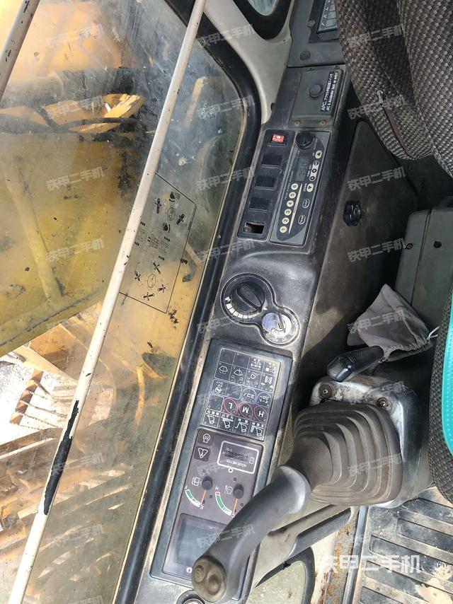 駕駛室整體（整機外觀）