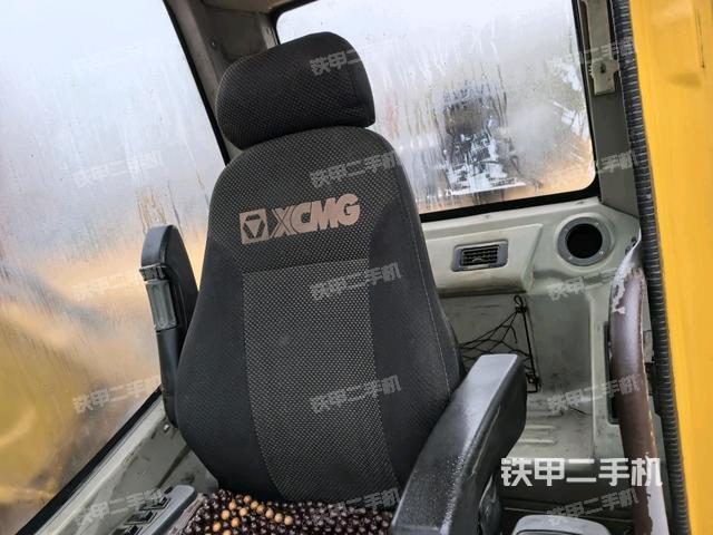 行走控制手柄和踏板?俯拍(駕駛室部分) 行走控制手柄和踏板?俯拍(駕駛室部分)