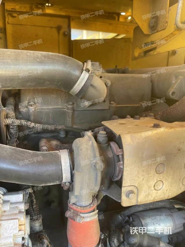 回轉(zhuǎn)馬達(dá)和主控閥（整機(jī)外觀）