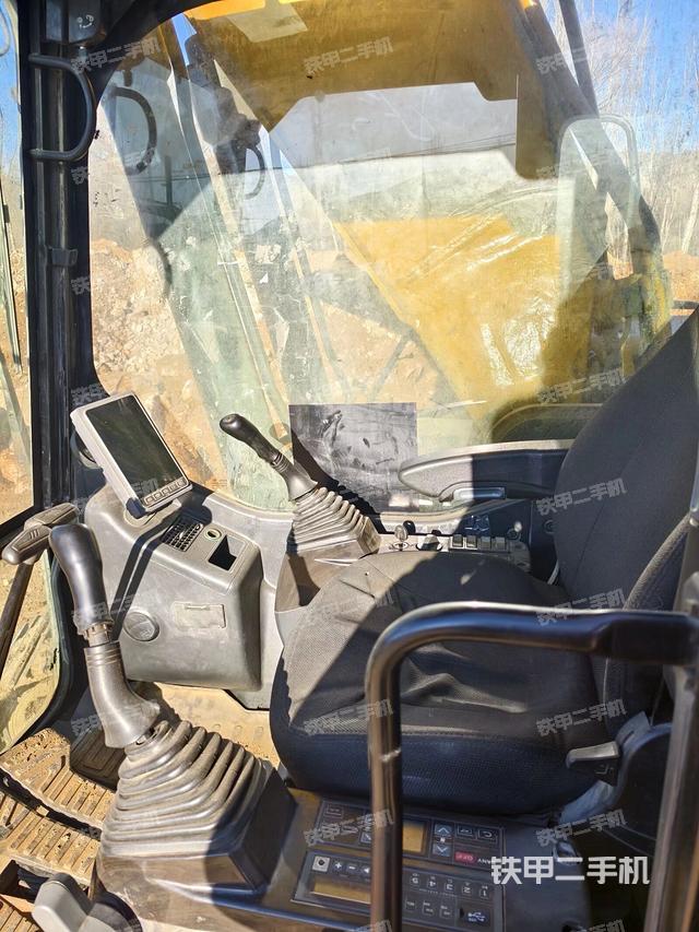 驾驶室整体（整机外观）