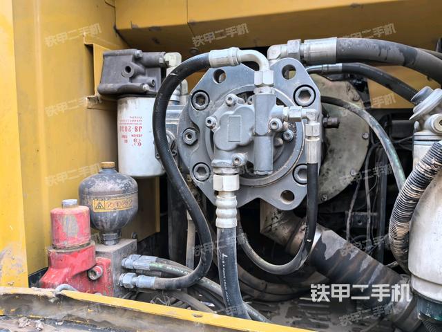 液壓泵斜45?左(大件艙室) 液壓泵斜45?左(大件艙室)