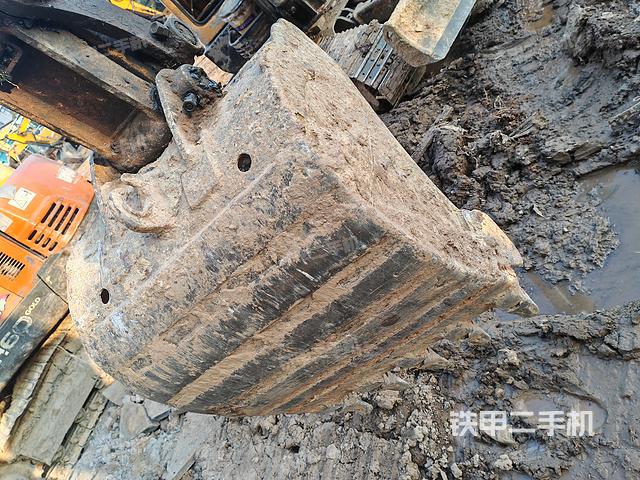 駕駛室整體(整機(jī)外觀) 駕駛室整體(整機(jī)外觀)