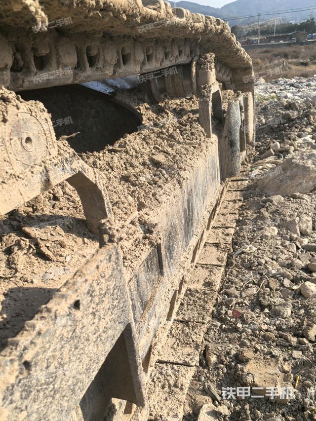 右側(cè)履帶整體(行走機構(gòu)) 右側(cè)履帶整體(行走機構(gòu))