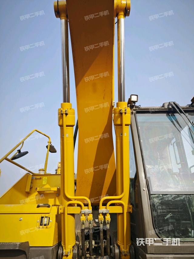 大臂油缸整體?豎拍（工作和回轉(zhuǎn)裝置）