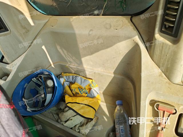 座椅后部(駕駛室部分) 座椅后部(駕駛室部分)