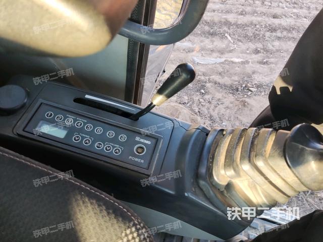 座椅左側(cè)控制臺(tái)/音響/含左手柄（駕駛室部分）