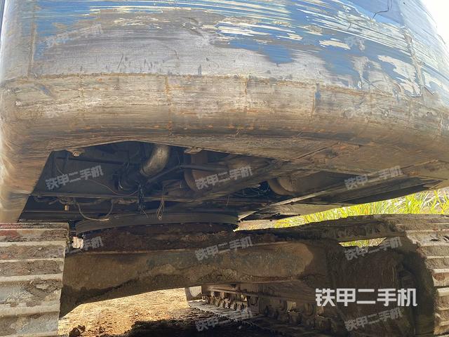 轉(zhuǎn)盤和下車架正前（工作和回轉(zhuǎn)裝置）