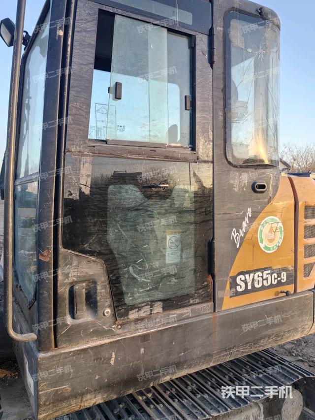 駕駛室整體（整機外觀）