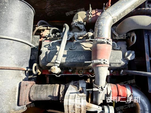 發(fā)動(dòng)機(jī)室（上車(chē)部件）