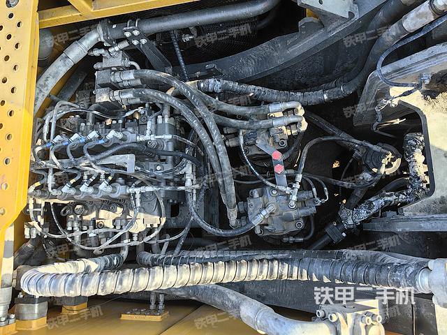 回转马达和主控阀（整机外观）