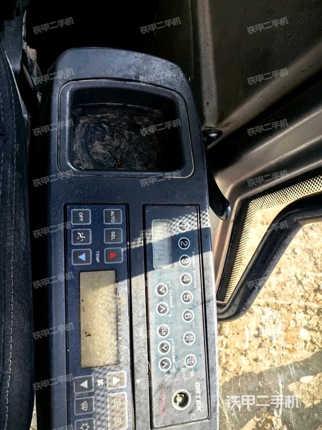 座椅右側(cè)控制臺(tái)/鑰匙門(mén)/油門(mén)/含右手柄（駕駛室部分）