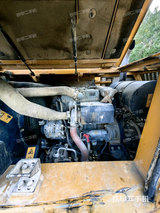 發(fā)動(dòng)機(jī)室（上車部件）