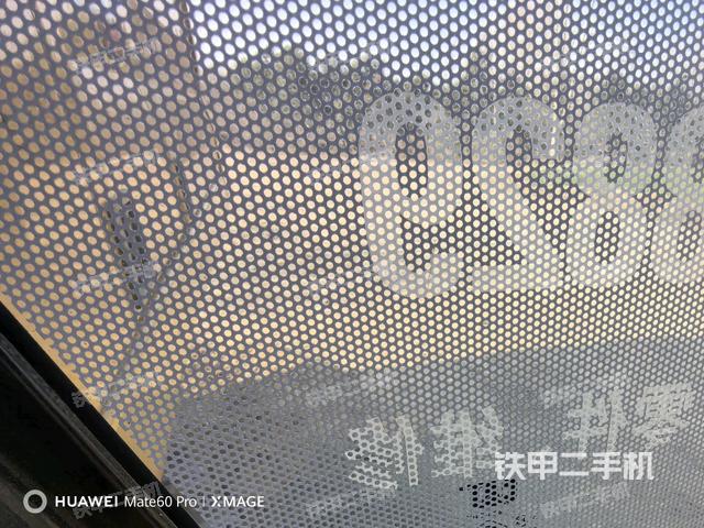 行走控制手柄和踏板?俯拍（駕駛室部分）