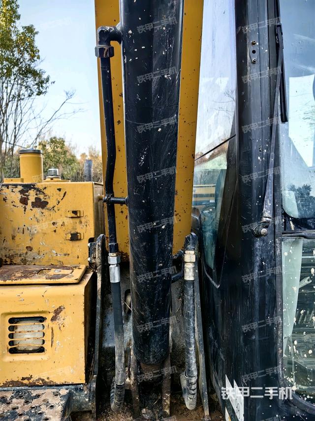 大臂根部?斜（工作和回轉(zhuǎn)裝置）