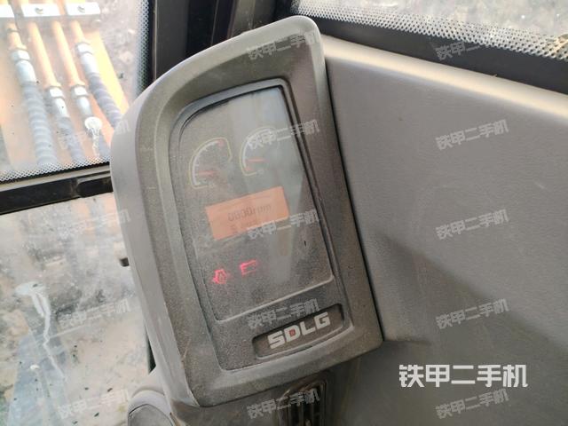 显示屏 (驾驶室部分) 显示屏 (驾驶室部分)