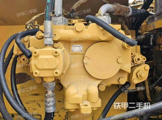 液壓泵艙室正面整體(整機(jī)外觀) 液壓泵艙室正面整體(整機(jī)外觀)