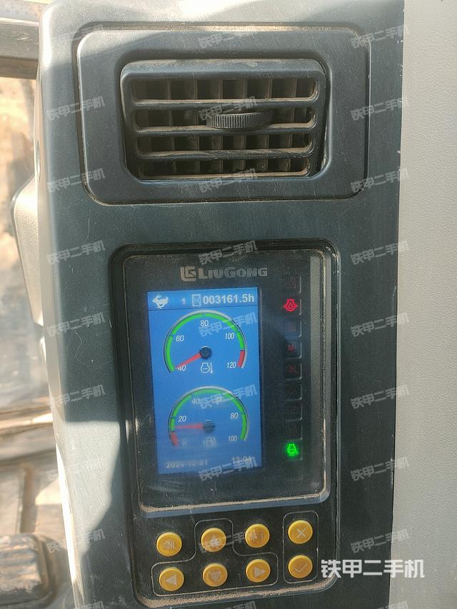 回转马达和主控阀（整机外观）