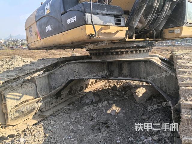 轉(zhuǎn)盤和下車架正前(工作和回轉(zhuǎn)裝置) 轉(zhuǎn)盤和下車架正前(工作和回轉(zhuǎn)裝置)