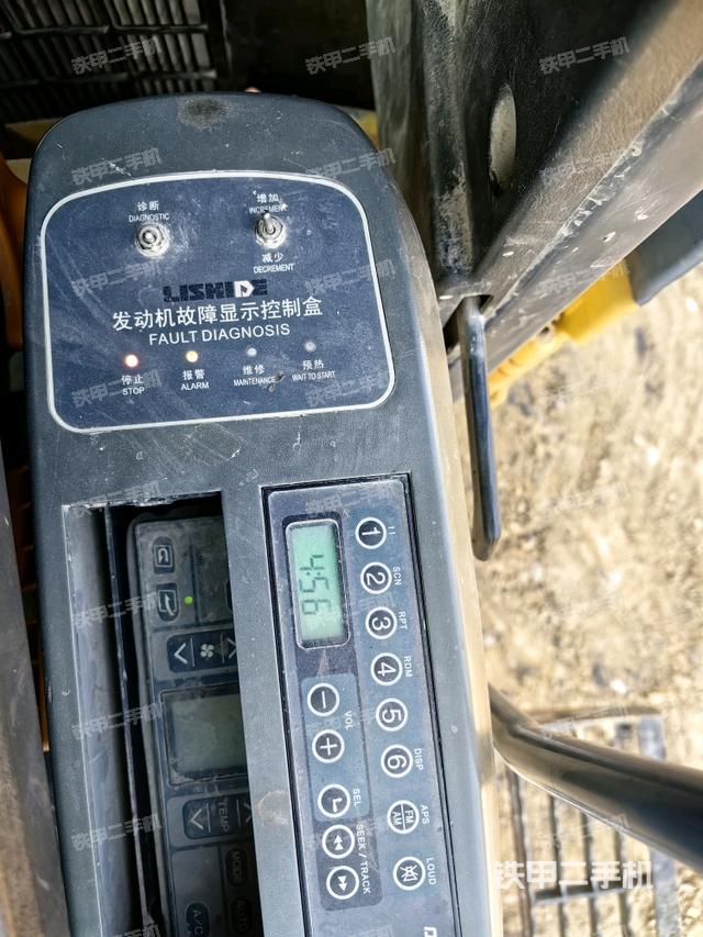 座椅右側(cè)控制臺(tái)/鑰匙門/油門/含右手柄（駕駛室部分）